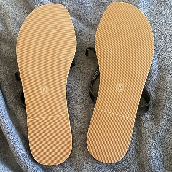 Target Universal Thread black sandals - Picture 2 of 4